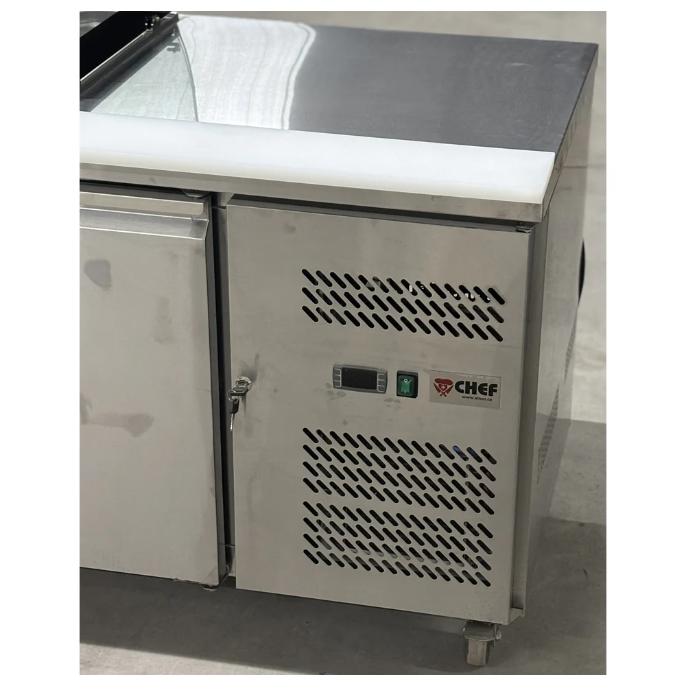 71'' CHEF Refrigerated Salad/Sandwich Prep Table with Rectangle Sneeze Guard GN-3100SALSQ - Image 5