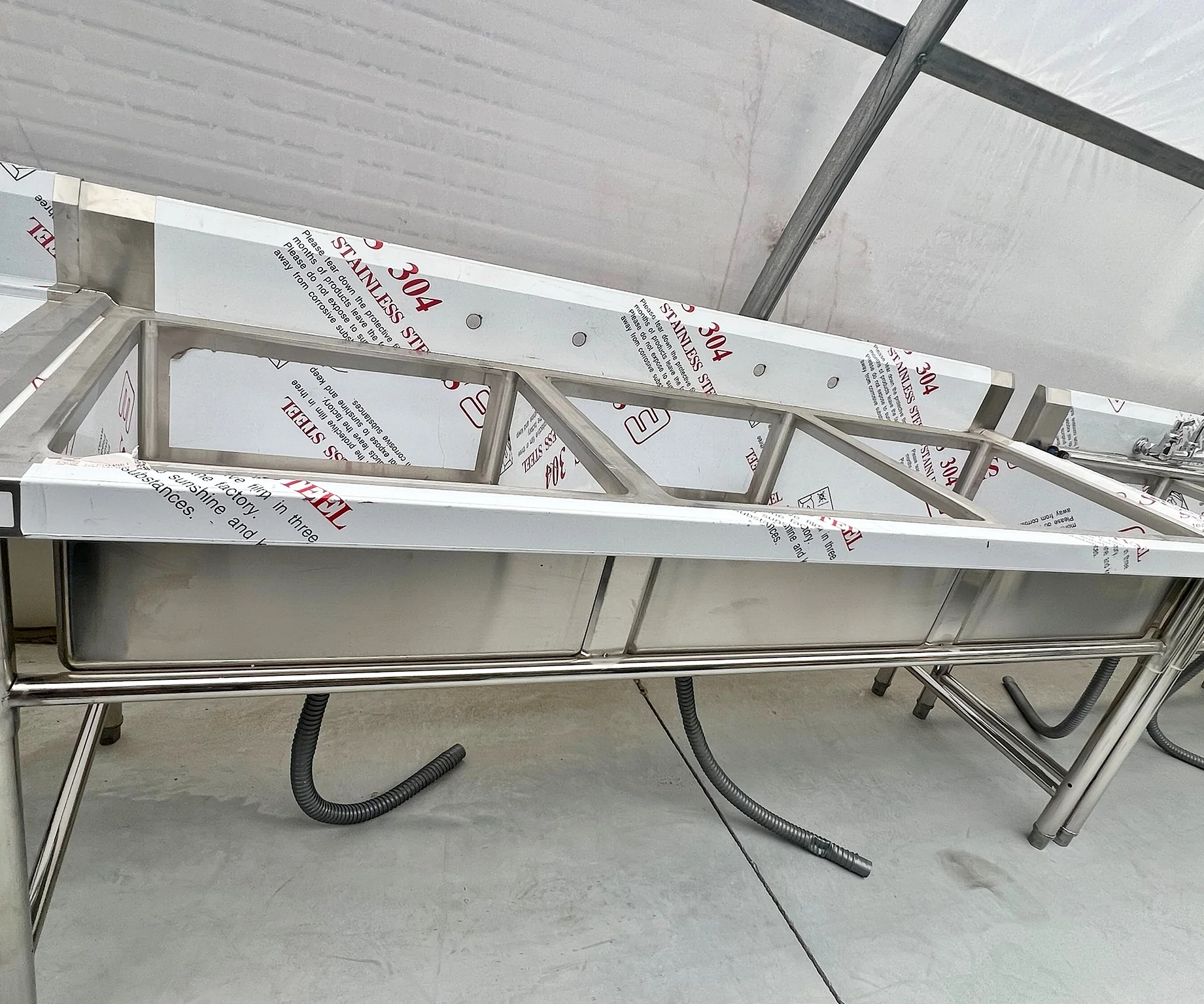 79'' CHEF Three Tub Sink with Centre Drain & No Drainboard CH-2017 - Image 2