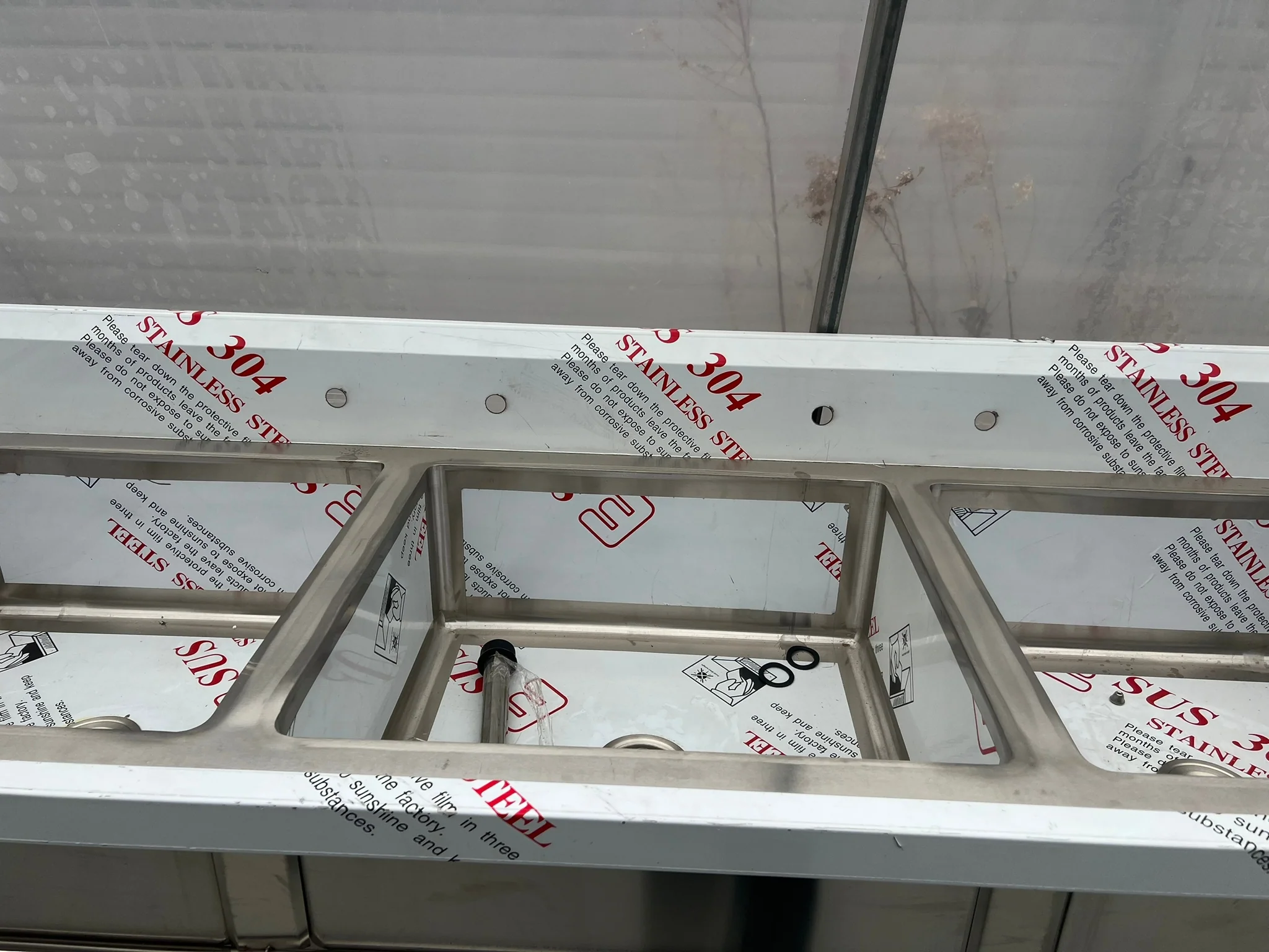 79'' CHEF Three Tub Sink with Centre Drain & No Drainboard CH-2017 - Image 4