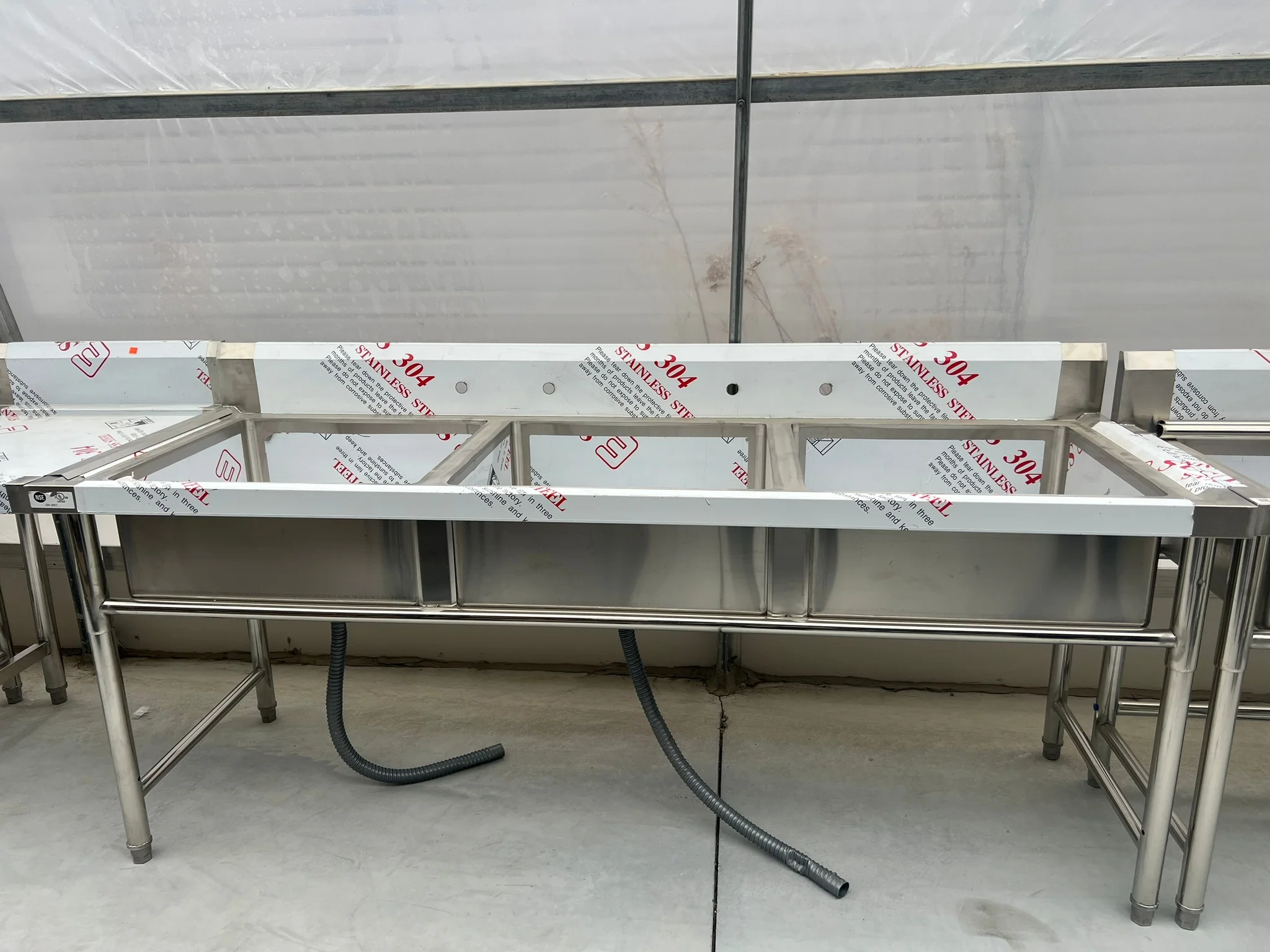 79'' CHEF Three Tub Sink with Centre Drain & No Drainboard CH-2017 - Image 5
