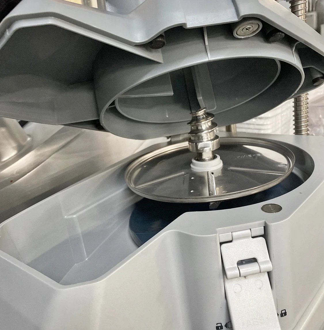 CHEF Compact Combination Vegetable Cutter VB-60CR - Image 10