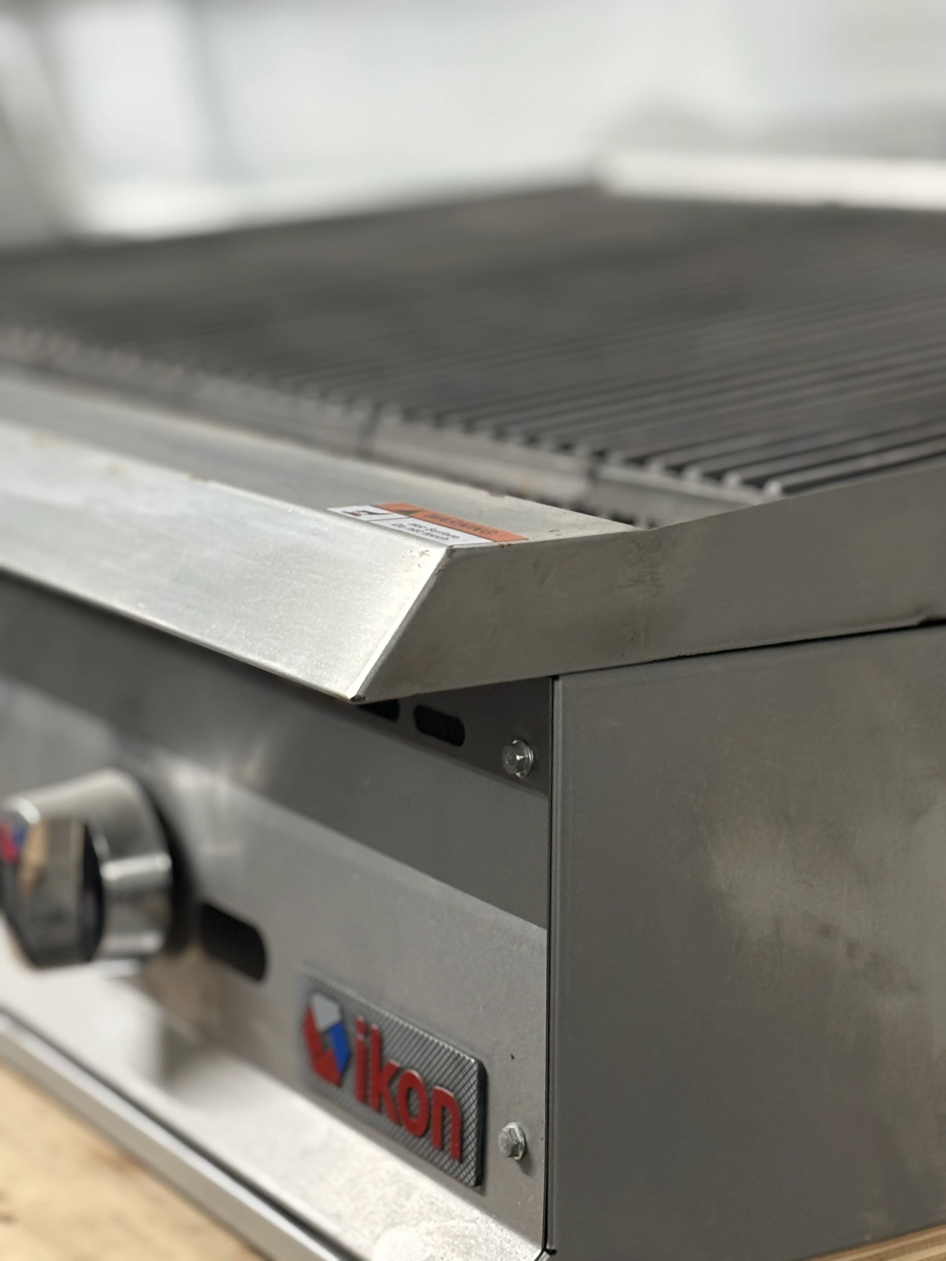Ikon 36" Gas Radiant Charbroiler - 105,000 BTU IRB-36 - Image 4
